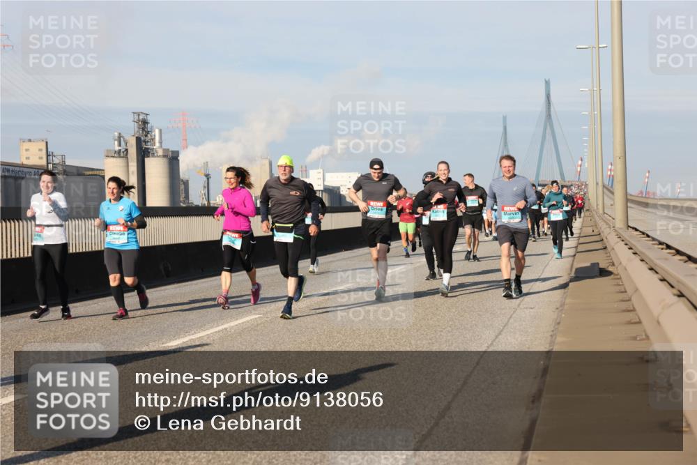 03.10.2025 - Köhlbrandbrückenlauf Lena Gebhardt http://msf.ph/oto/9138056 03.10.2025 09:55:52 Position 2  meine-sportfotos.de