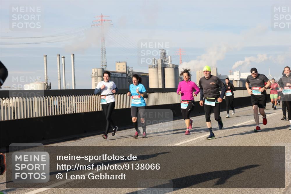 03.10.2025 - Köhlbrandbrückenlauf Lena Gebhardt http://msf.ph/oto/9138066 03.10.2025 09:55:52 Position 2  meine-sportfotos.de