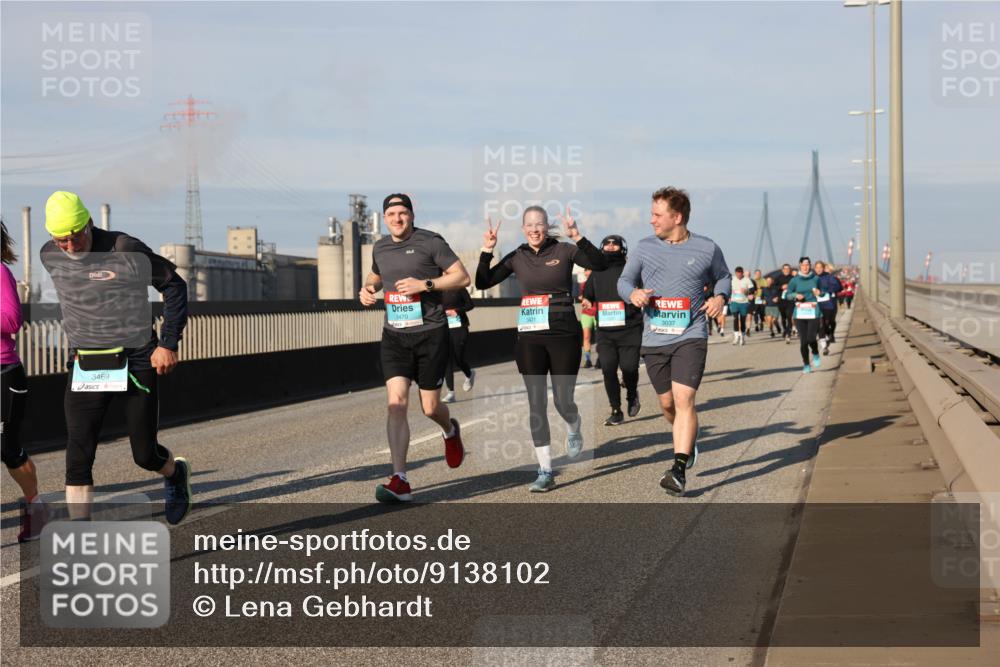 03.10.2025 - Köhlbrandbrückenlauf Lena Gebhardt http://msf.ph/oto/9138102 03.10.2025 09:55:54 Position 2 3469, 3470, 3471, 3037 meine-sportfotos.de