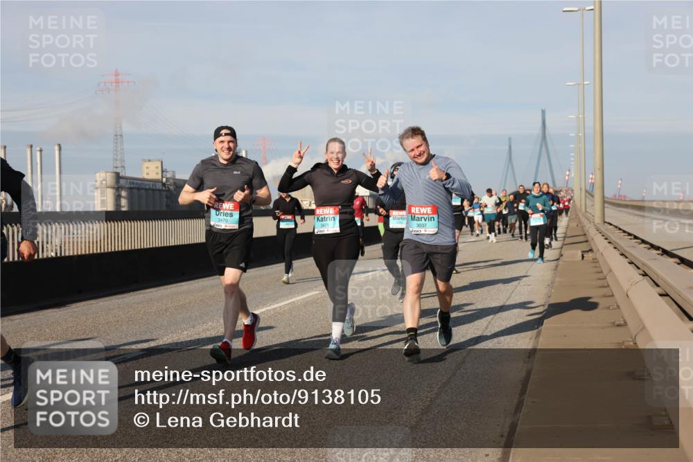 03.10.2025 - Köhlbrandbrückenlauf Lena Gebhardt http://msf.ph/oto/9138105 03.10.2025 09:55:55 Position 2 3470, 3471, 3037 meine-sportfotos.de