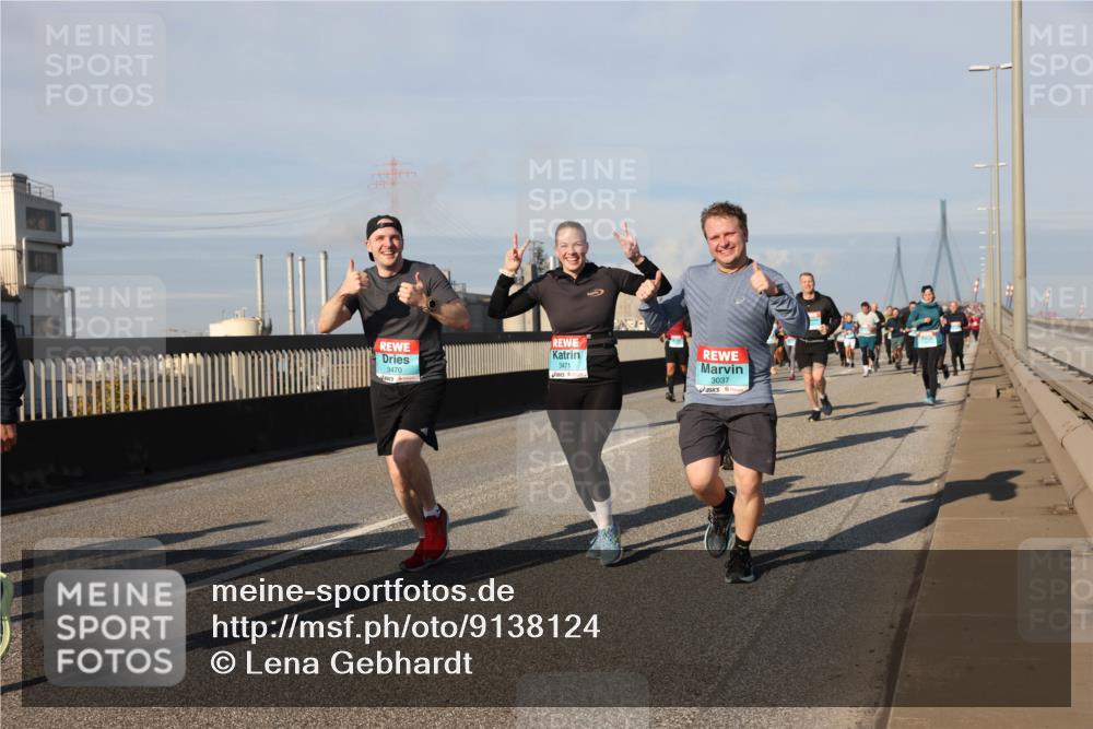 03.10.2025 - Köhlbrandbrückenlauf Lena Gebhardt http://msf.ph/oto/9138124 03.10.2025 09:55:55 Position 2 3470, 3471, 3037 meine-sportfotos.de