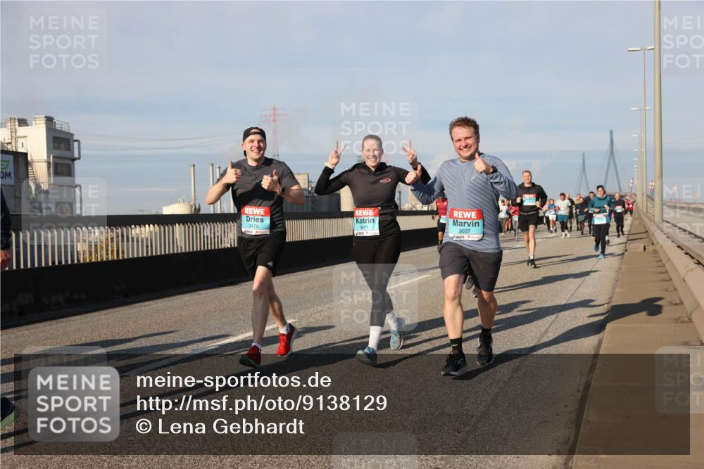 03.10.2025 - Köhlbrandbrückenlauf Lena Gebhardt http://msf.ph/oto/9138129 03.10.2025 09:55:55 Position 2 3471, 3470, 3037 meine-sportfotos.de