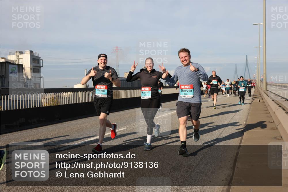 03.10.2025 - Köhlbrandbrückenlauf Lena Gebhardt http://msf.ph/oto/9138136 03.10.2025 09:55:55 Position 2 3470, 3471, 3037 meine-sportfotos.de