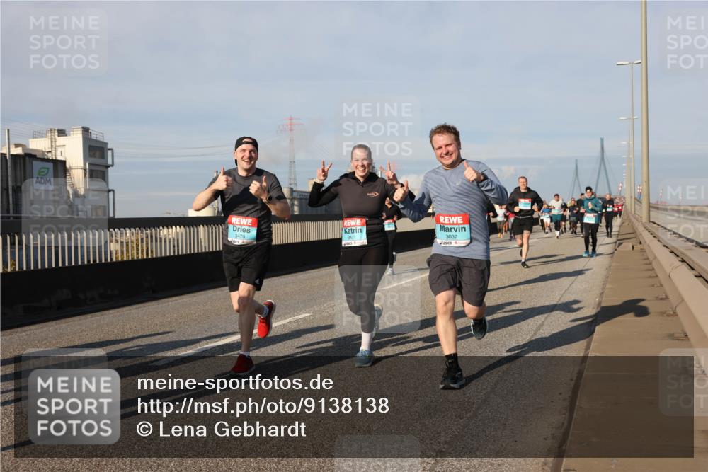 03.10.2025 - Köhlbrandbrückenlauf Lena Gebhardt http://msf.ph/oto/9138138 03.10.2025 09:55:55 Position 2 3470, 3471, 3037 meine-sportfotos.de