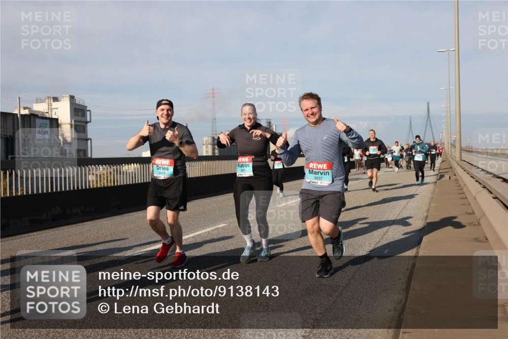 03.10.2025 - Köhlbrandbrückenlauf Lena Gebhardt http://msf.ph/oto/9138143 03.10.2025 09:55:55 Position 2 3471, 3470, 3037 meine-sportfotos.de