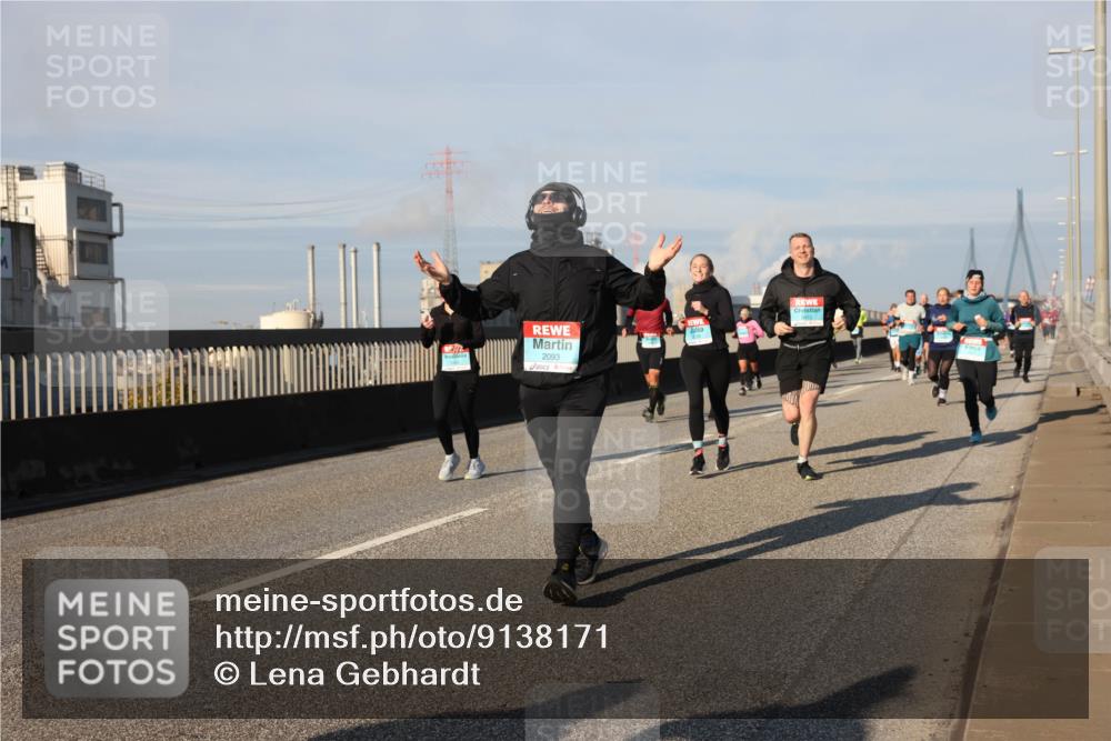03.10.2025 - Köhlbrandbrückenlauf Lena Gebhardt http://msf.ph/oto/9138171 03.10.2025 09:55:57 Position 2 2093 meine-sportfotos.de