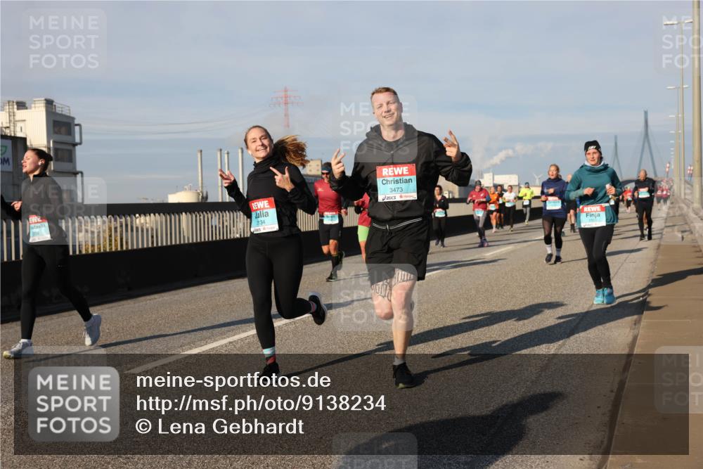 03.10.2025 - Köhlbrandbrückenlauf Lena Gebhardt http://msf.ph/oto/9138234 03.10.2025 09:55:59 Position 2 204, 3134, 3473 meine-sportfotos.de
