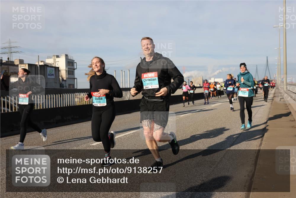 03.10.2025 - Köhlbrandbrückenlauf Lena Gebhardt http://msf.ph/oto/9138257 03.10.2025 09:55:59 Position 2 3134, 3473 meine-sportfotos.de