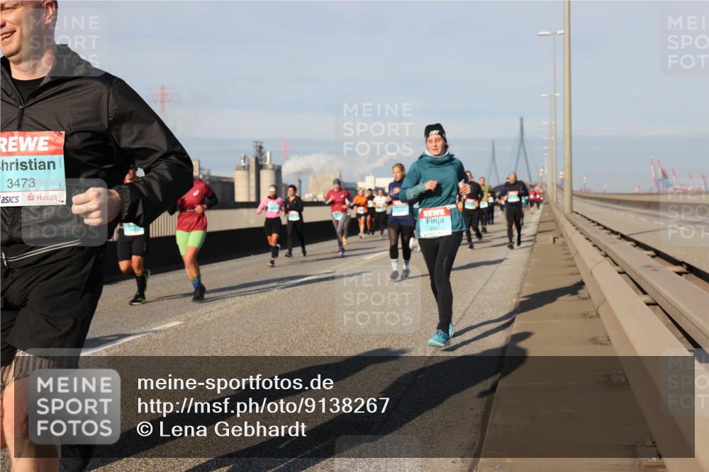 03.10.2025 - Köhlbrandbrückenlauf Lena Gebhardt http://msf.ph/oto/9138267 03.10.2025 09:55:59 Position 2 3473 meine-sportfotos.de