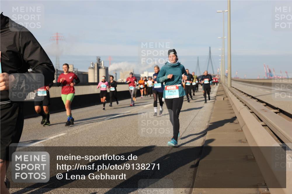 03.10.2025 - Köhlbrandbrückenlauf Lena Gebhardt http://msf.ph/oto/9138271 03.10.2025 09:55:59 Position 2  meine-sportfotos.de