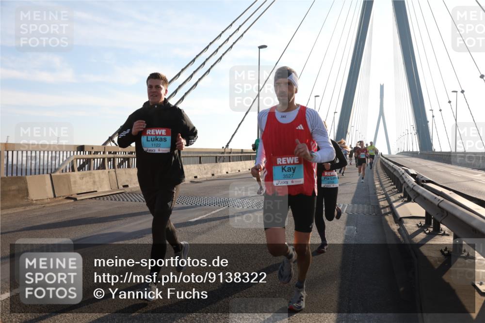 03.10.2025 - Köhlbrandbrückenlauf Yannick Fuchs http://msf.ph/oto/9138322 03.10.2025 08:22:30 Position 2 1122, 3527, 2708 meine-sportfotos.de