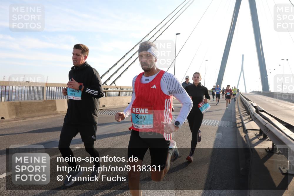03.10.2025 - Köhlbrandbrückenlauf Yannick Fuchs http://msf.ph/oto/9138331 03.10.2025 08:22:31 Position 2 1122, 3527 meine-sportfotos.de