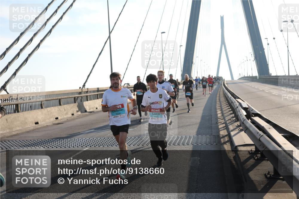 03.10.2025 - Köhlbrandbrückenlauf Yannick Fuchs http://msf.ph/oto/9138660 03.10.2025 08:23:02 Position 2 24, 1112, 3338 meine-sportfotos.de
