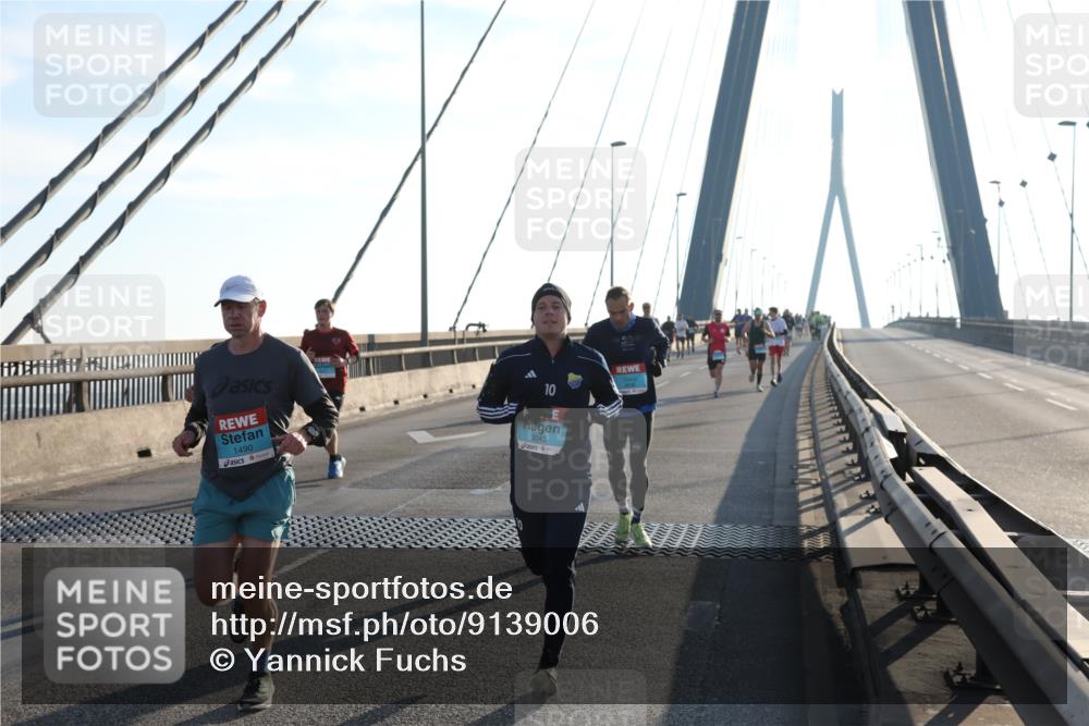 03.10.2025 - Köhlbrandbrückenlauf Yannick Fuchs http://msf.ph/oto/9139006 03.10.2025 08:23:23 Position 2 50, 10, 1490, 3243 meine-sportfotos.de