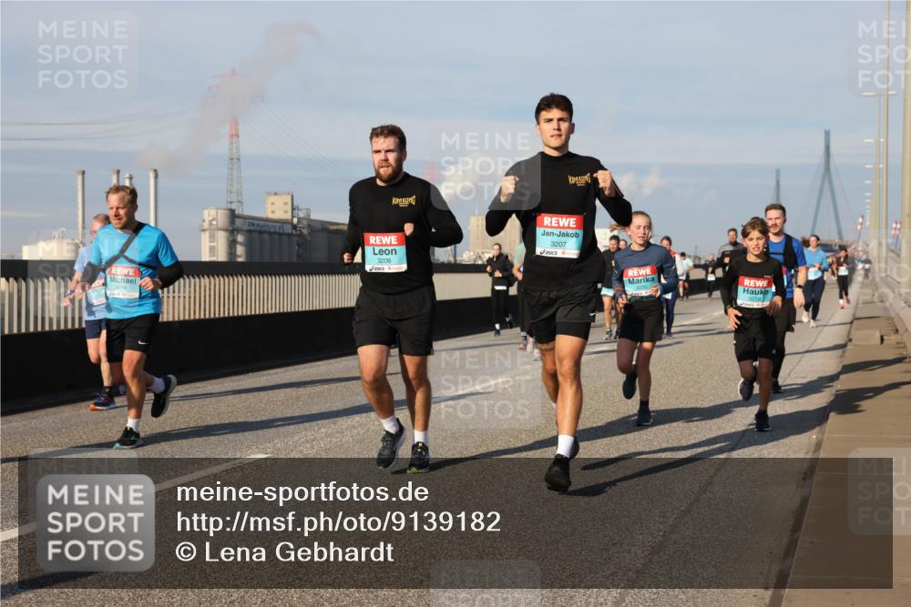 03.10.2025 - Köhlbrandbrückenlauf Lena Gebhardt http://msf.ph/oto/9139182 03.10.2025 09:56:51 Position 2 3207, 3206, 3219 meine-sportfotos.de