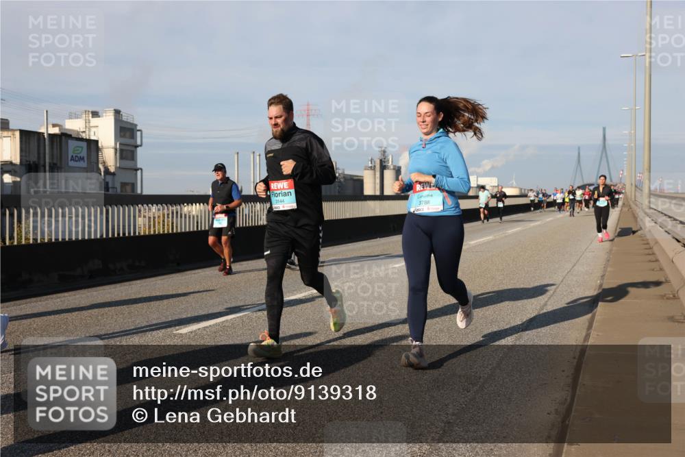 03.10.2025 - Köhlbrandbrückenlauf Lena Gebhardt http://msf.ph/oto/9139318 03.10.2025 09:56:59 Position 2 3144, 3788 meine-sportfotos.de
