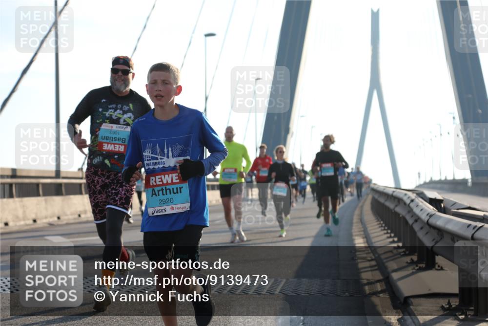 03.10.2025 - Köhlbrandbrückenlauf Yannick Fuchs http://msf.ph/oto/9139473 03.10.2025 08:23:59 Position 2 8901, 2920 meine-sportfotos.de
