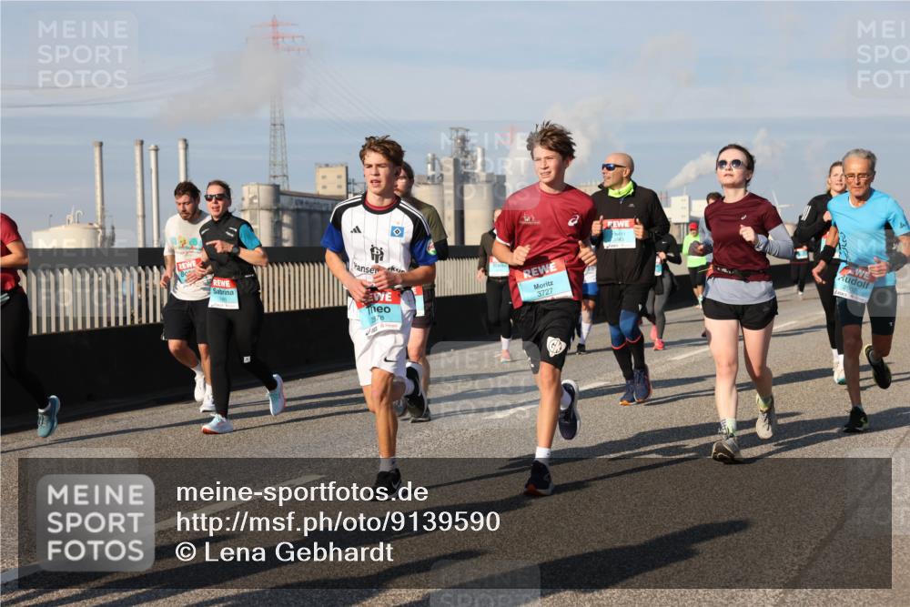 03.10.2025 - Köhlbrandbrückenlauf Lena Gebhardt http://msf.ph/oto/9139590 03.10.2025 09:57:19 Position 2 2878, 3727, 3843 meine-sportfotos.de