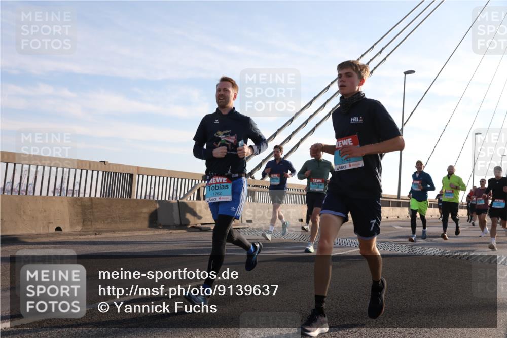 03.10.2025 - Köhlbrandbrückenlauf Yannick Fuchs http://msf.ph/oto/9139637 03.10.2025 08:24:11 Position 2 1262, 238, 3143 meine-sportfotos.de