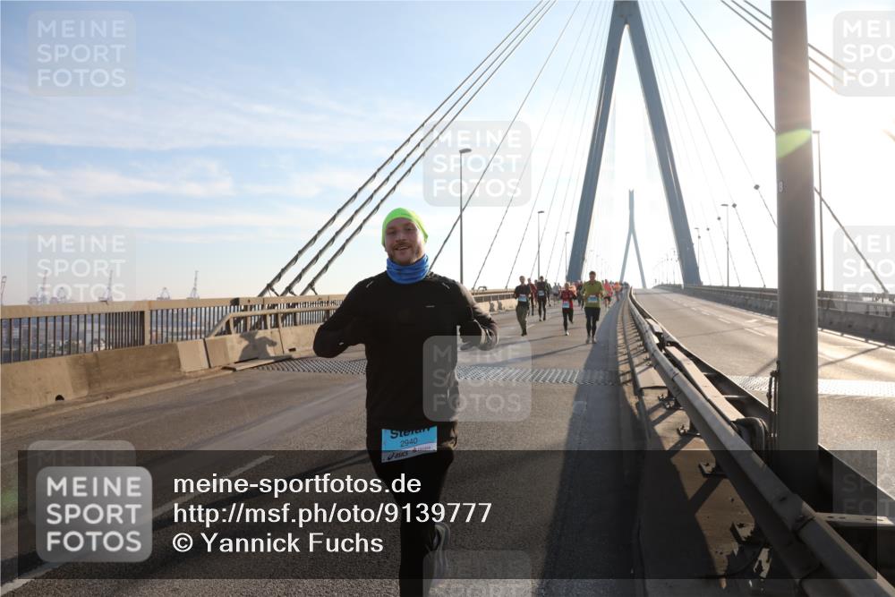 03.10.2025 - Köhlbrandbrückenlauf Yannick Fuchs http://msf.ph/oto/9139777 03.10.2025 08:24:22 Position 2 2940 meine-sportfotos.de