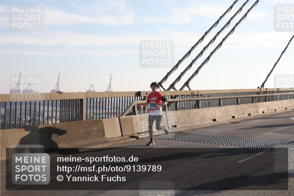03.10.2025 - Köhlbrandbrückenlauf Yannick Fuchs http://msf.ph/oto/9139789 03.10.2025 08:24:23 Position 2  meine-sportfotos.de