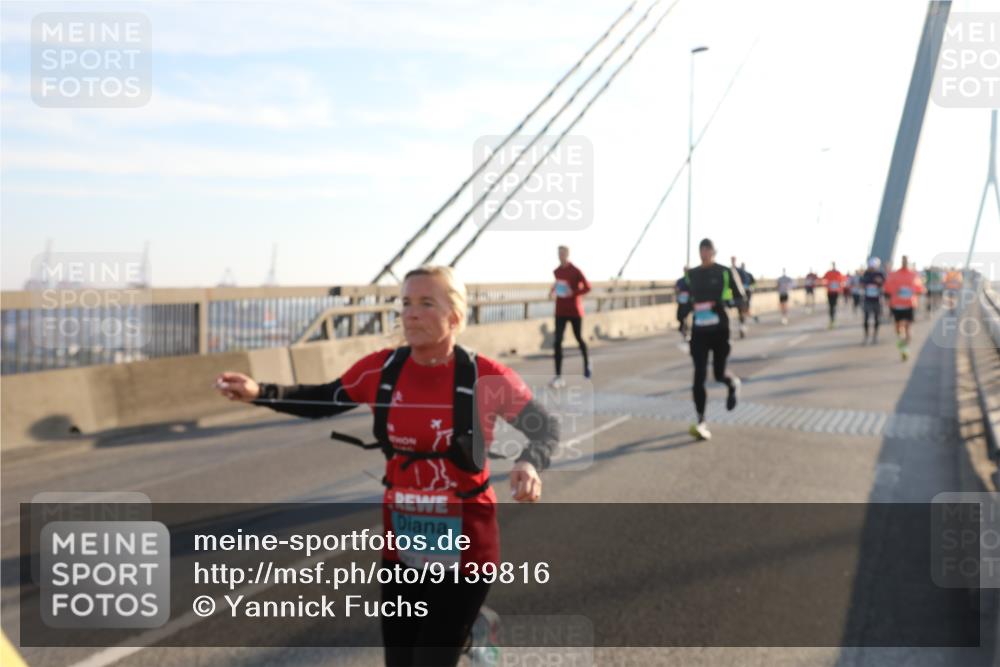 03.10.2025 - Köhlbrandbrückenlauf Yannick Fuchs http://msf.ph/oto/9139816 03.10.2025 08:24:26 Position 2 3630 meine-sportfotos.de