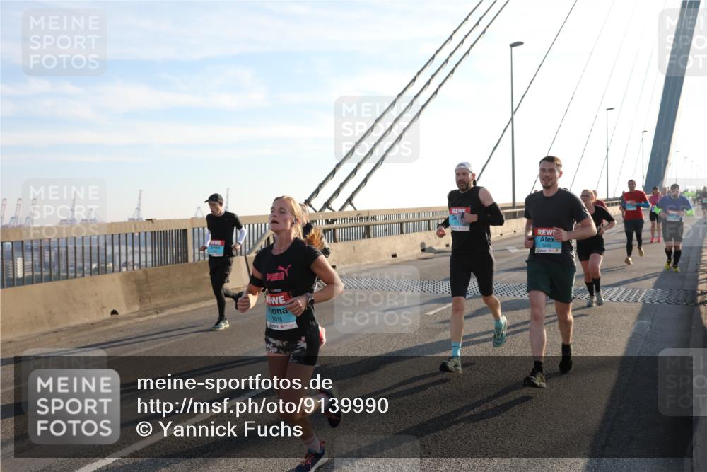 03.10.2025 - Köhlbrandbrückenlauf Yannick Fuchs http://msf.ph/oto/9139990 03.10.2025 08:24:39 Position 2 1018, 3659 meine-sportfotos.de