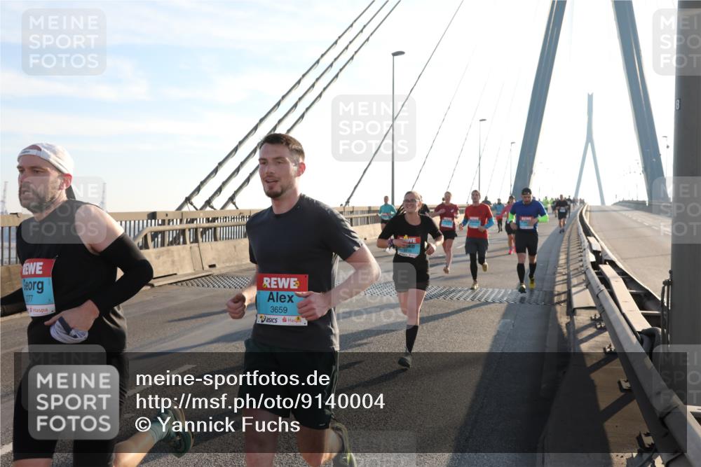 03.10.2025 - Köhlbrandbrückenlauf Yannick Fuchs http://msf.ph/oto/9140004 03.10.2025 08:24:40 Position 2 277, 3659, 3316 meine-sportfotos.de
