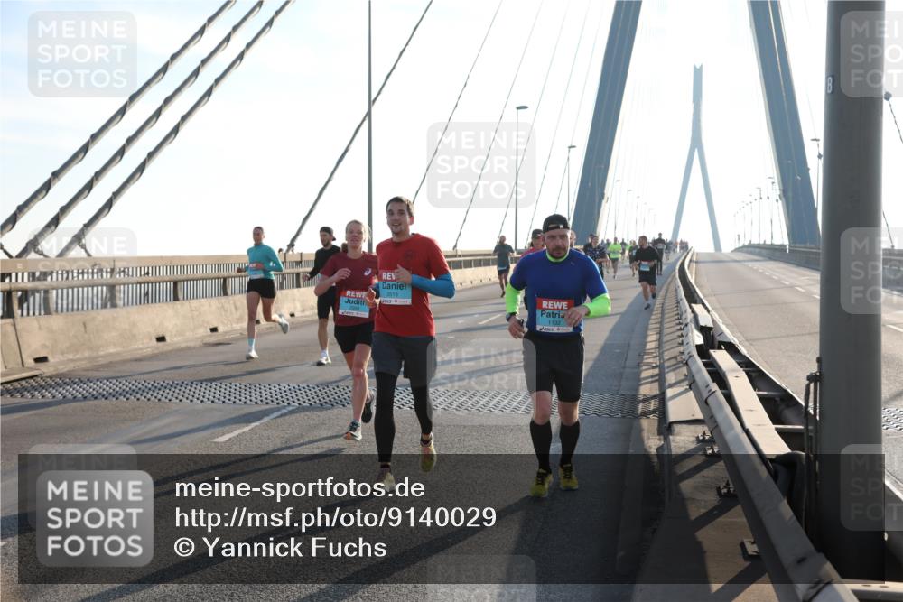 03.10.2025 - Köhlbrandbrückenlauf Yannick Fuchs http://msf.ph/oto/9140029 03.10.2025 08:24:41 Position 2 3518, 1132, 8 meine-sportfotos.de