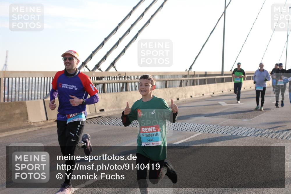 03.10.2025 - Köhlbrandbrückenlauf Yannick Fuchs http://msf.ph/oto/9140419 03.10.2025 08:25:14 Position 2 1106, 3498 meine-sportfotos.de