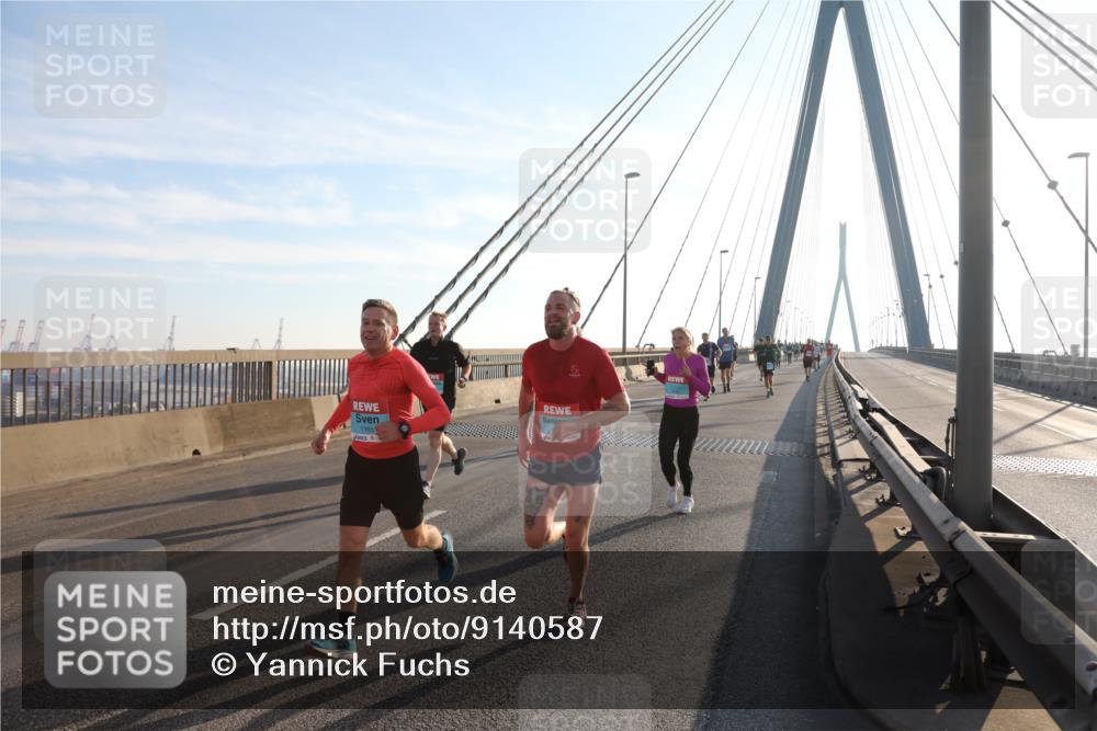 03.10.2025 - Köhlbrandbrückenlauf Yannick Fuchs http://msf.ph/oto/9140587 03.10.2025 08:25:25 Position 2 1165 meine-sportfotos.de