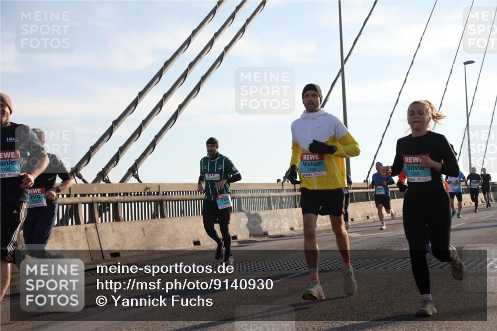 03.10.2025 - Köhlbrandbrückenlauf Yannick Fuchs http://msf.ph/oto/9140930 03.10.2025 08:25:50 Position 2 3139, 1702, 1208, 1255 meine-sportfotos.de