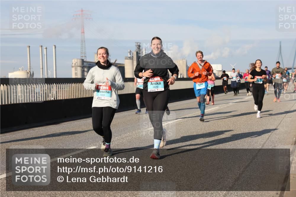 03.10.2025 - Köhlbrandbrückenlauf Lena Gebhardt http://msf.ph/oto/9141216 03.10.2025 09:59:01 Position 2 1831, 2670 meine-sportfotos.de