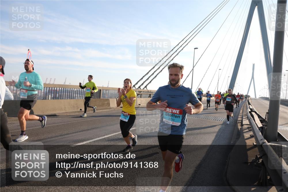 03.10.2025 - Köhlbrandbrückenlauf Yannick Fuchs http://msf.ph/oto/9141368 03.10.2025 08:26:15 Position 2 3710 meine-sportfotos.de