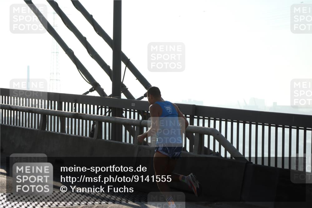 03.10.2025 - Köhlbrandbrückenlauf Yannick Fuchs http://msf.ph/oto/9141555 03.10.2025 08:26:25 Position 2  meine-sportfotos.de