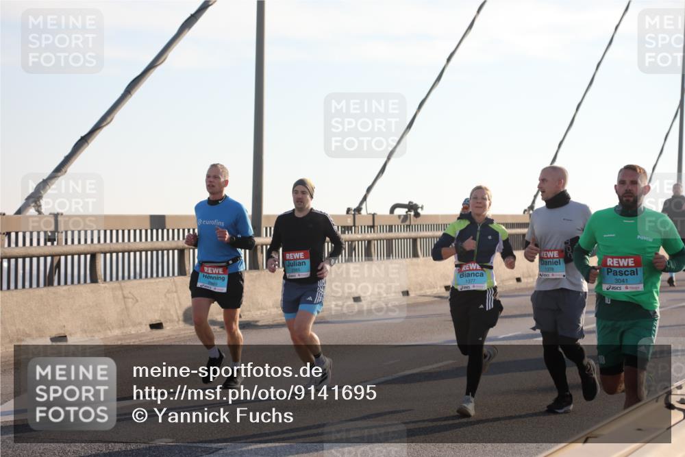 03.10.2025 - Köhlbrandbrückenlauf Yannick Fuchs http://msf.ph/oto/9141695 03.10.2025 08:26:48 Position 2 2989, 1377, 1378, 3041, 10 meine-sportfotos.de