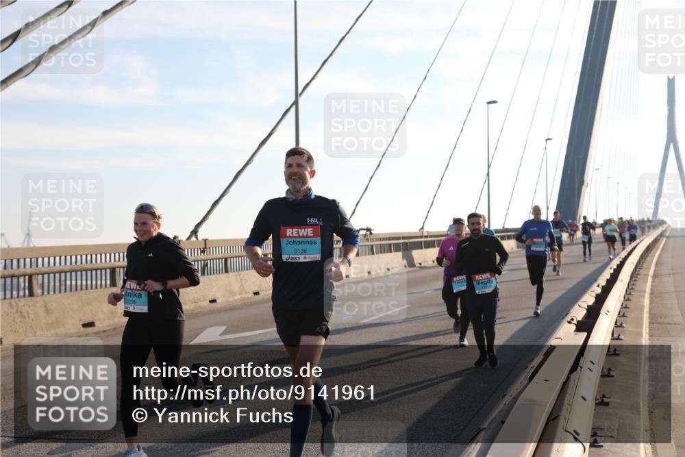 03.10.2025 - Köhlbrandbrückenlauf Yannick Fuchs http://msf.ph/oto/9141961 03.10.2025 08:27:15 Position 2 1238, 3138 meine-sportfotos.de