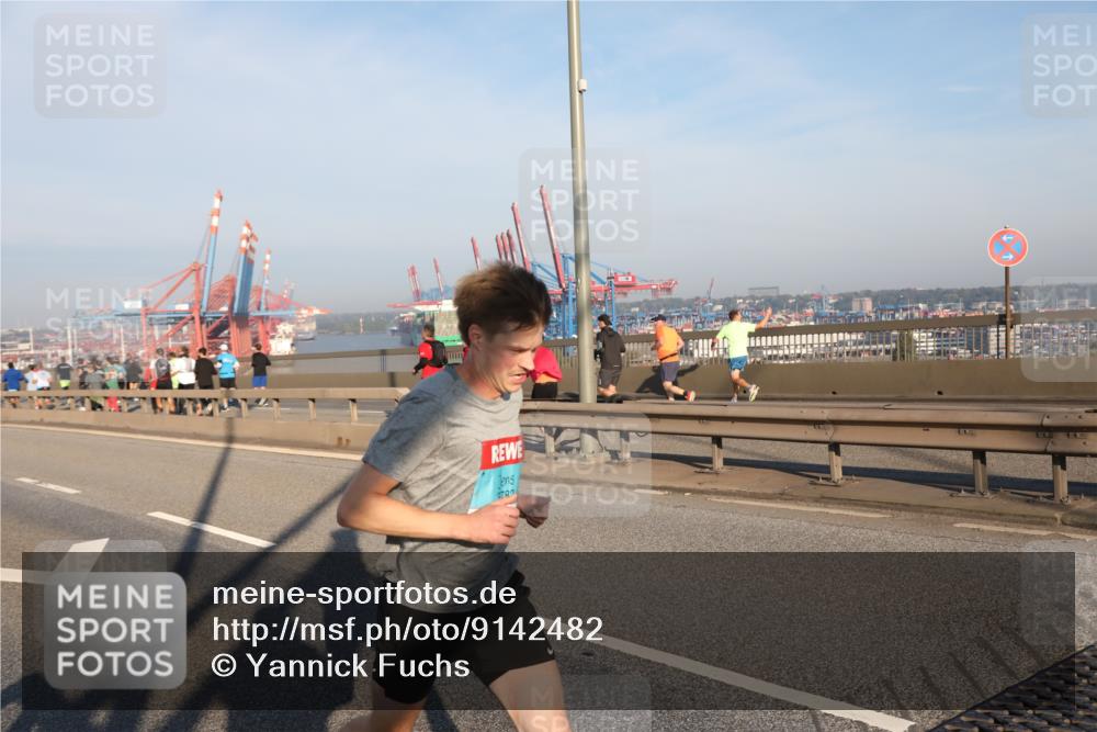 03.10.2025 - Köhlbrandbrückenlauf Yannick Fuchs http://msf.ph/oto/9142482 03.10.2025 08:28:24 Position 2 782 meine-sportfotos.de
