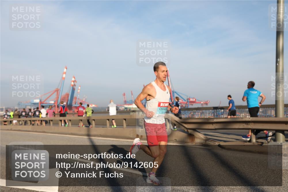 03.10.2025 - Köhlbrandbrückenlauf Yannick Fuchs http://msf.ph/oto/9142605 03.10.2025 08:29:07 Position 2 1015 meine-sportfotos.de