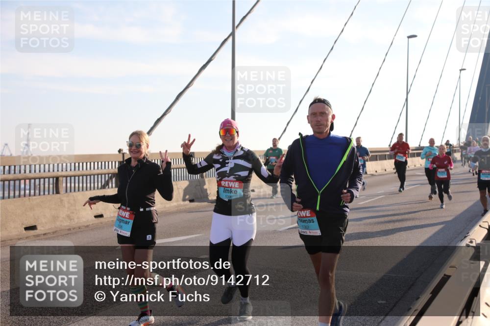 03.10.2025 - Köhlbrandbrückenlauf Yannick Fuchs http://msf.ph/oto/9142712 03.10.2025 08:29:37 Position 2 1636, 1392, 1307 meine-sportfotos.de