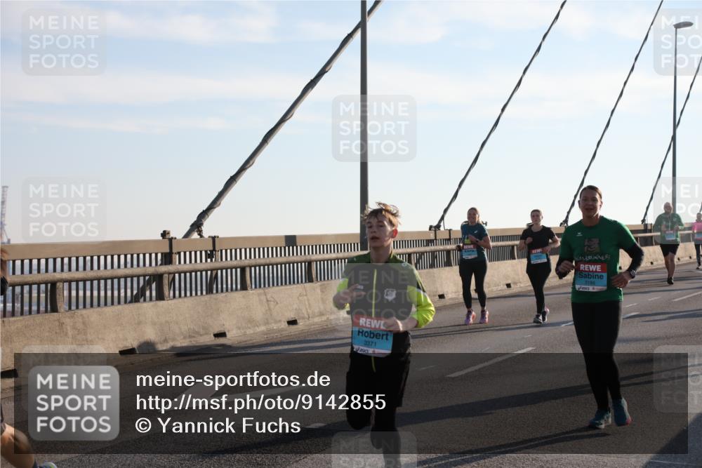 03.10.2025 - Köhlbrandbrückenlauf Yannick Fuchs http://msf.ph/oto/9142855 03.10.2025 08:29:46 Position 2 3371, 3186 meine-sportfotos.de