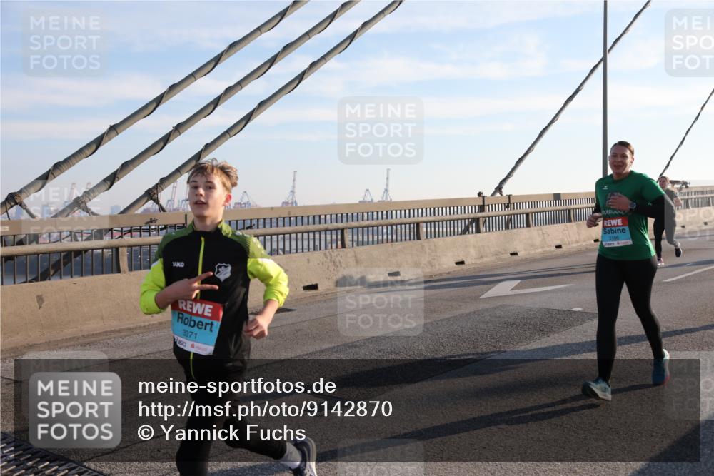 03.10.2025 - Köhlbrandbrückenlauf Yannick Fuchs http://msf.ph/oto/9142870 03.10.2025 08:29:48 Position 2 3371, 3186 meine-sportfotos.de