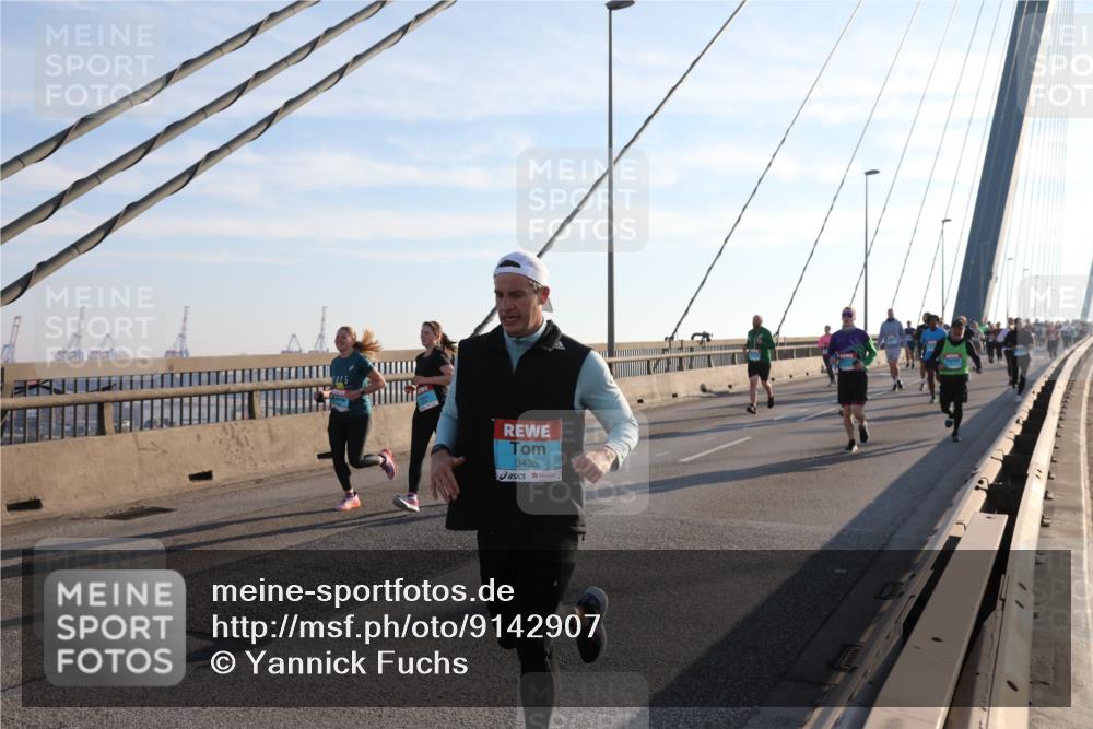 03.10.2025 - Köhlbrandbrückenlauf Yannick Fuchs http://msf.ph/oto/9142907 03.10.2025 08:29:50 Position 2 3435 meine-sportfotos.de