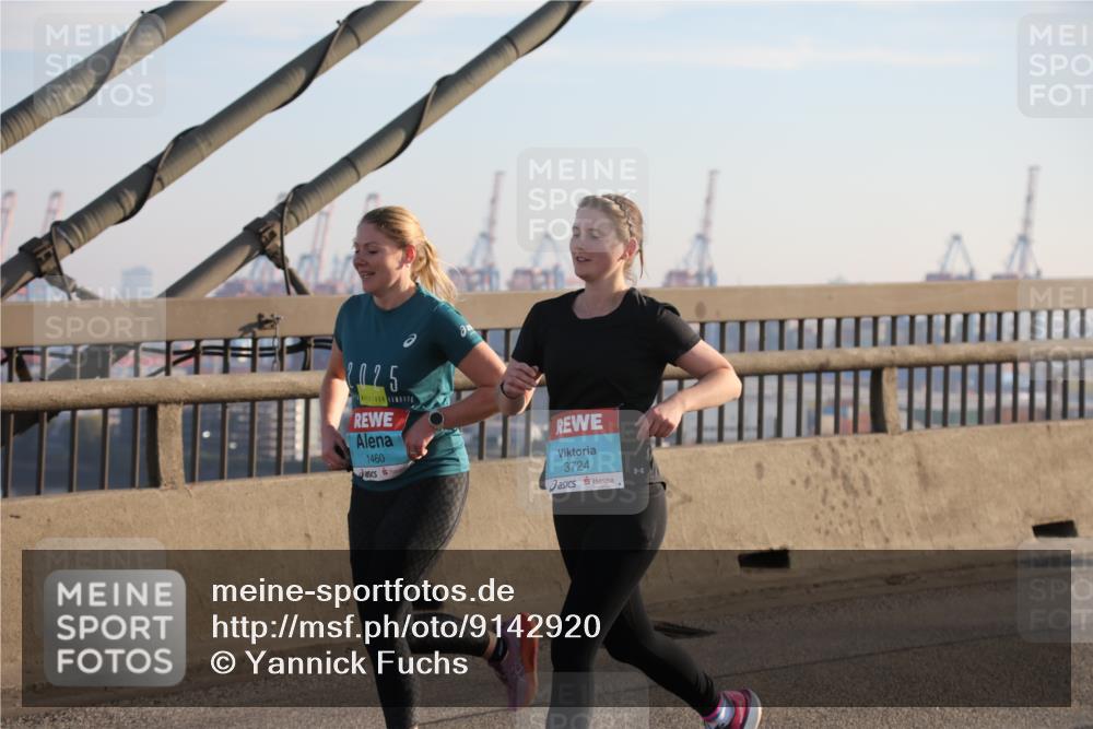 03.10.2025 - Köhlbrandbrückenlauf Yannick Fuchs http://msf.ph/oto/9142920 03.10.2025 08:29:51 Position 2 2025, 1460, 3724 meine-sportfotos.de