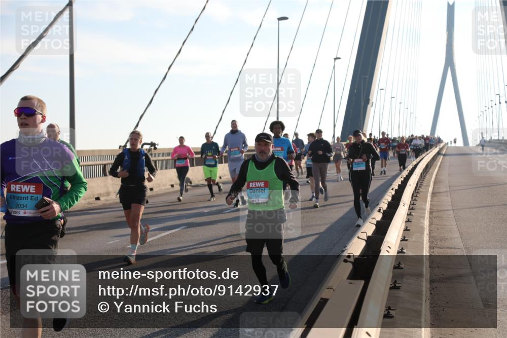 03.10.2025 - Köhlbrandbrückenlauf Yannick Fuchs http://msf.ph/oto/9142937 03.10.2025 08:29:52 Position 2 2034, 1674 meine-sportfotos.de