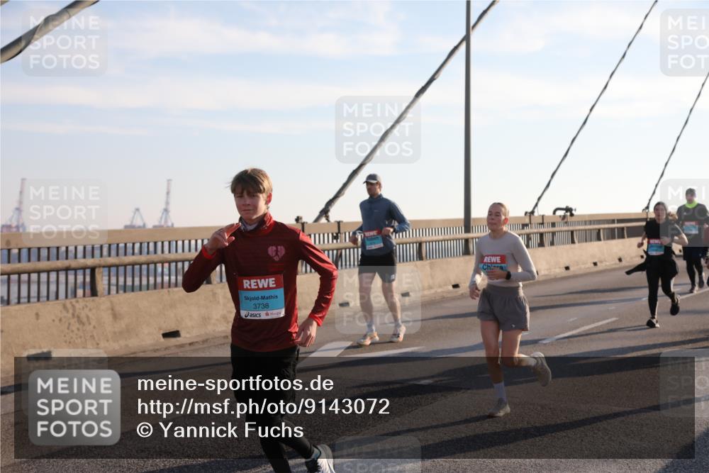 03.10.2025 - Köhlbrandbrückenlauf Yannick Fuchs http://msf.ph/oto/9143072 03.10.2025 08:29:59 Position 2 3738 meine-sportfotos.de