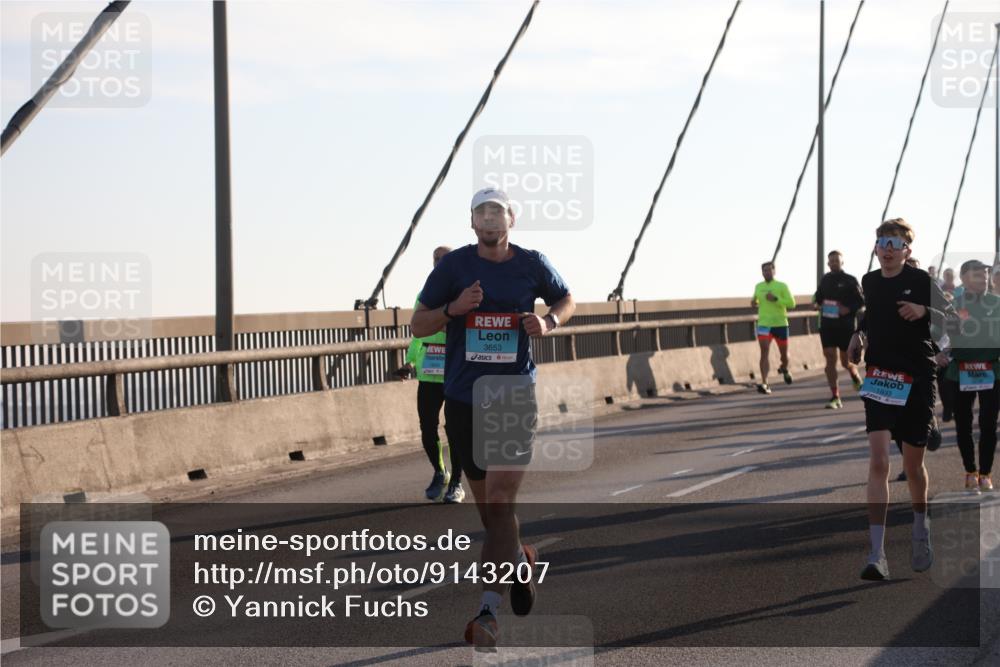 03.10.2025 - Köhlbrandbrückenlauf Yannick Fuchs http://msf.ph/oto/9143207 03.10.2025 08:30:06 Position 2 3653, 1933 meine-sportfotos.de