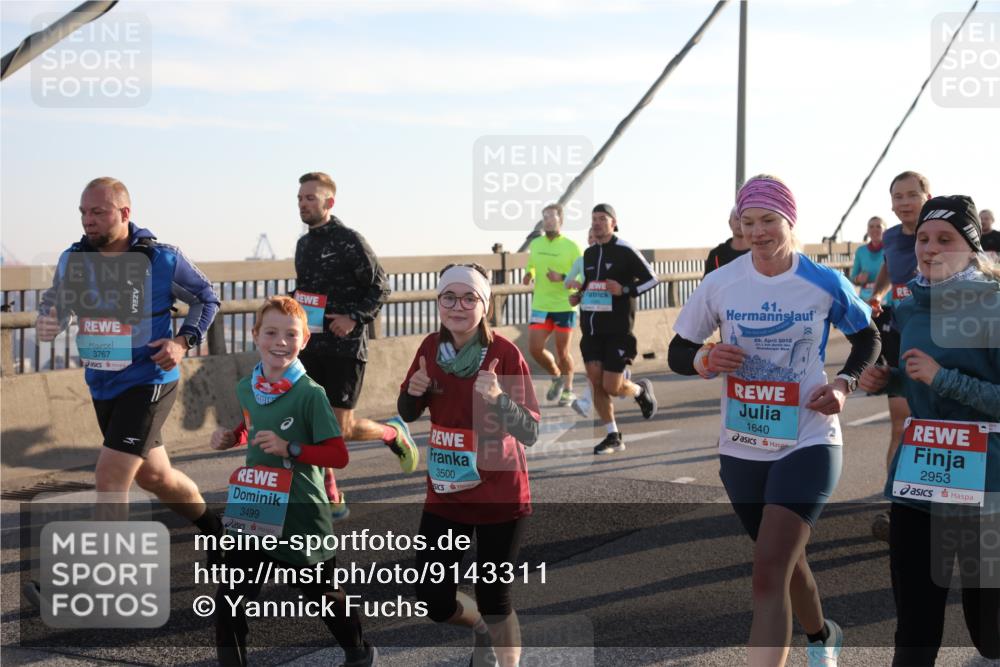 03.10.2025 - Köhlbrandbrückenlauf Yannick Fuchs http://msf.ph/oto/9143311 03.10.2025 08:30:13 Position 2 3767, 3499, 3500, 41, 29, 2012, 1640, 2953 meine-sportfotos.de