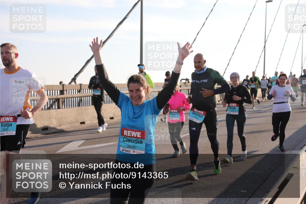 03.10.2025 - Köhlbrandbrückenlauf Yannick Fuchs http://msf.ph/oto/9143365 03.10.2025 08:30:20 Position 2 3345, 3666, 2126, 1844 meine-sportfotos.de