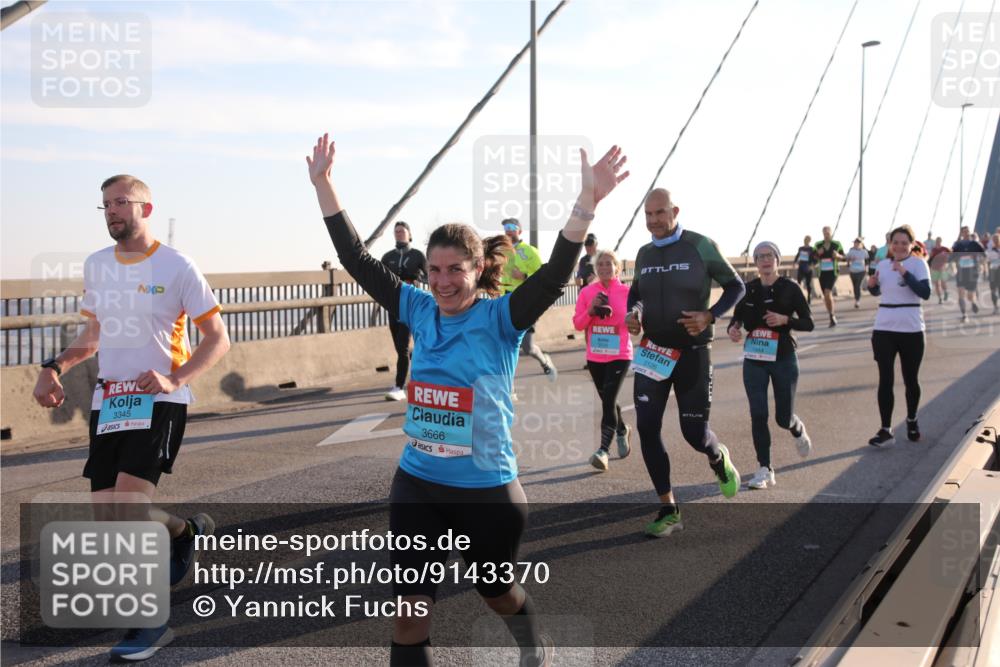 03.10.2025 - Köhlbrandbrückenlauf Yannick Fuchs http://msf.ph/oto/9143370 03.10.2025 08:30:21 Position 2 3345, 3666, 2126 meine-sportfotos.de